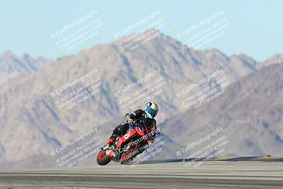 media/Dec-01-2025-Moto Forza (Mon) [[2daa91e15f]]/3-Beginner Group/Session 4 Turn 9/